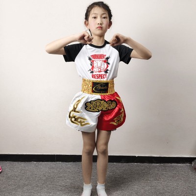 Yellow-Waist Shorts + Quick-dry black-sleeve T-shirt printed with red-black fists