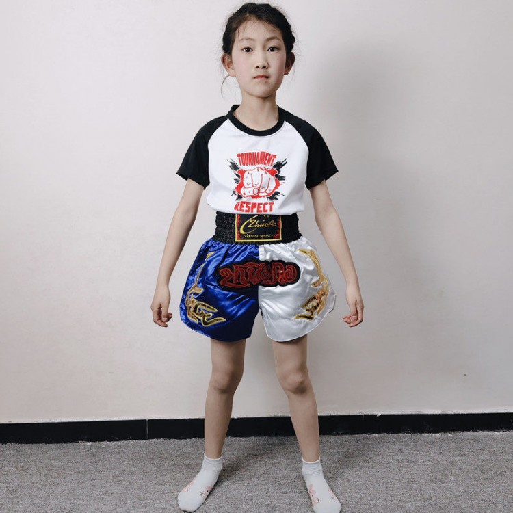 Black-waist shorts + Quick-dry black-sleeve T-shirt printed with red-black fists Black-waist shorts + Quick-dry black-sleeve T-shirt printed with red-black fists